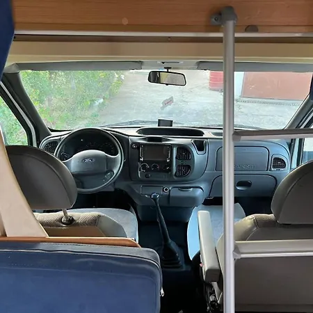 Bateau-hôtel Camper Motorhome Albania Loreli Tirana