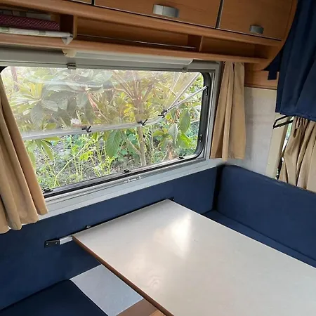 Camper Motorhome Albania Loreli Bateau-hôtel