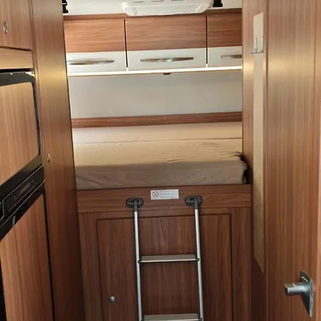 Camper Motorhome Albania Loreli Botel *